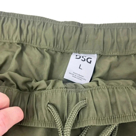 DSG CARGO WOVEN SHORTS WOMENS SIZE LARGE INKY OLIVE ATHLETIC ACTIVEWEAR - Picture 9 of 10